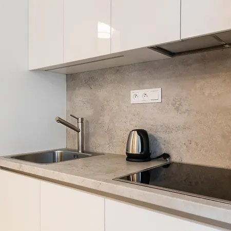 Castle Free Parking Aparthotel 4*