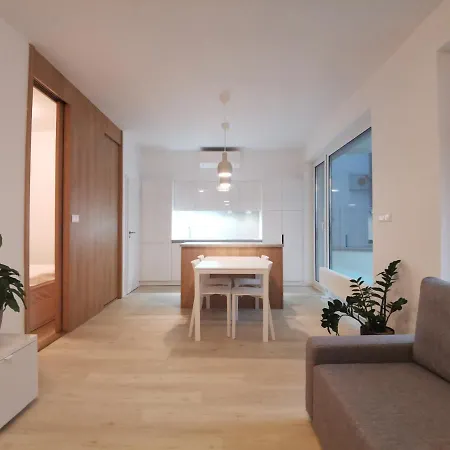 Апарт-отель Castle Free Parking 4*