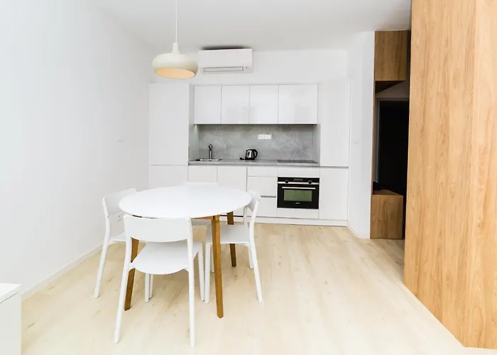 Castle Free Parking Aparthotel 4*