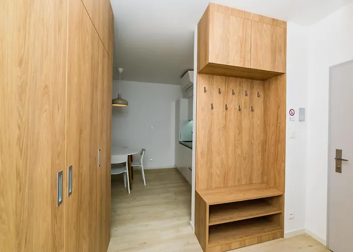 Castle Free Parking Aparthotel 4*