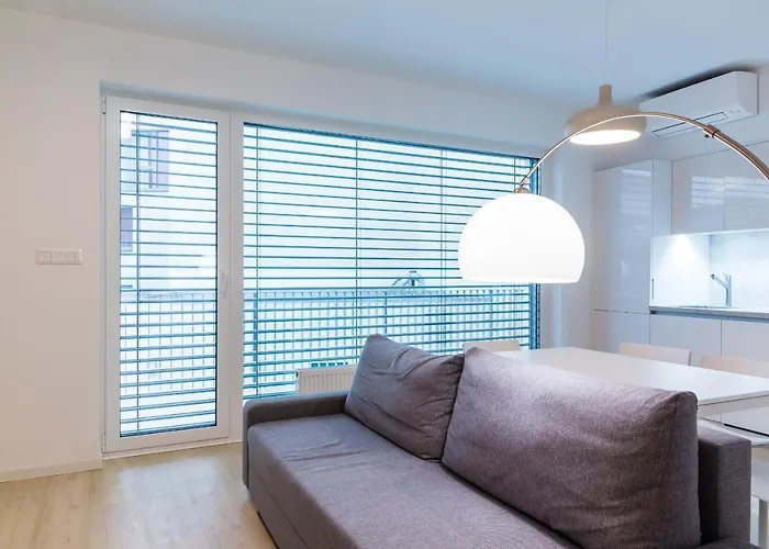 Castle Free Parking Aparthotel