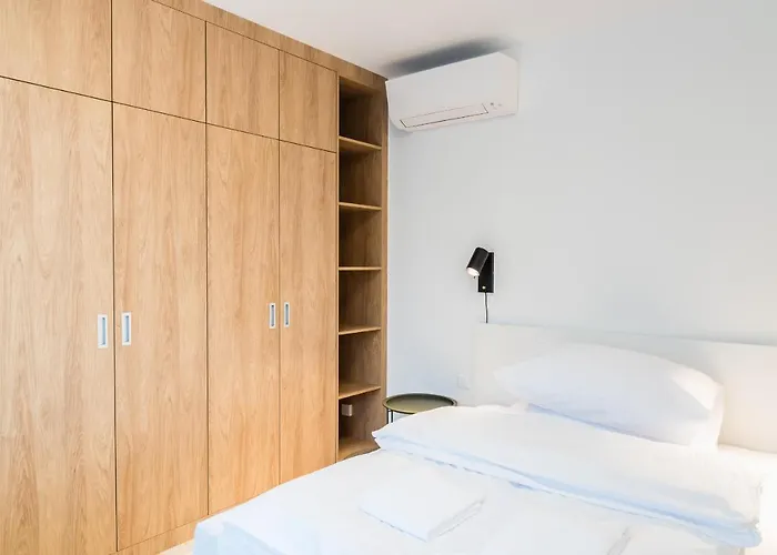 Castle Free Parking Aparthotel 4*